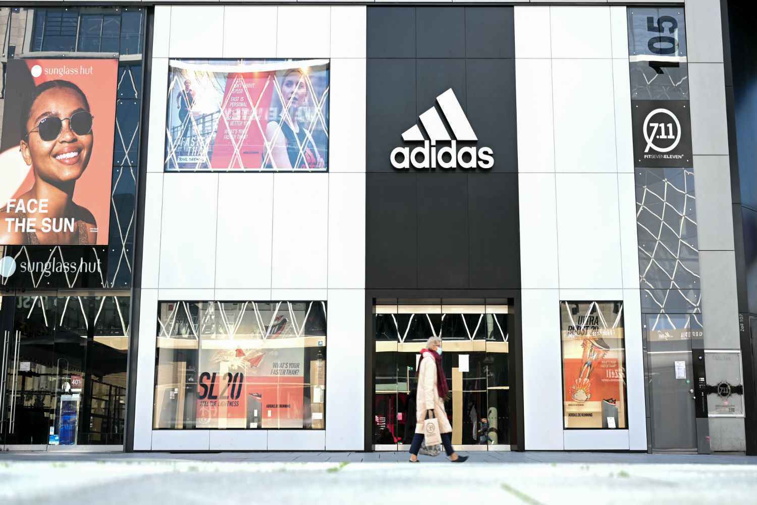 Adidas宣布因疫情推迟支付门店租金后遭炮轰 并公开道歉