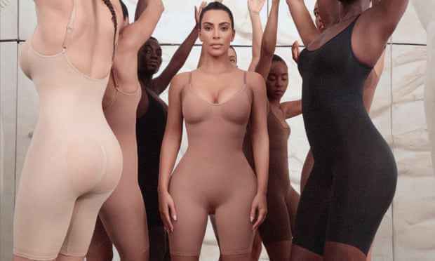 卡戴珊内衣品牌推出裸色口罩 被指责滥用种族主义