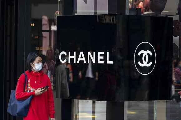 2020年中国服装市场或缩水600亿美元 时尚消费将更两极化