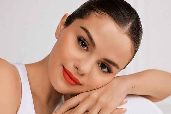 Selena Gomez个人彩妆品牌Rare Beauty首个系列披露
