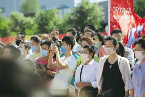 百余家大连本土服装企业参展参卖