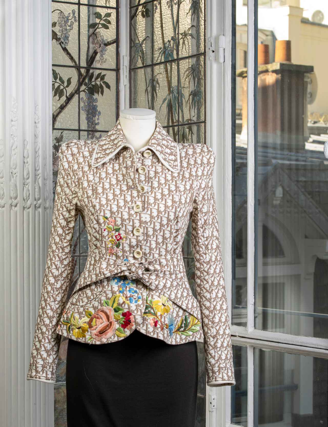 500件John Galliano在任Dior期间作品 即将在巴黎拍卖