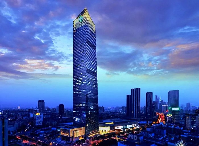 内地奢侈品业持续增长，上海恒隆及港汇广场半年租金收入近15亿元