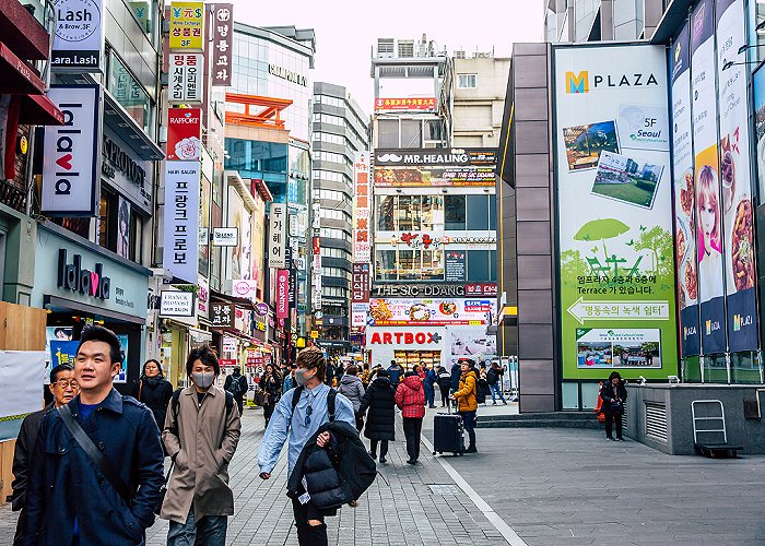 韩国购物天堂变“地狱”，明洞近八成韩妆店倒闭歇业